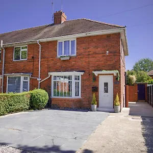  Holiday home The Dodsworth Modern 4 Bedroom House, Sleeps 8 United Kingdom